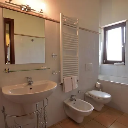 Sleeps 2 Pool Wifi Apartment